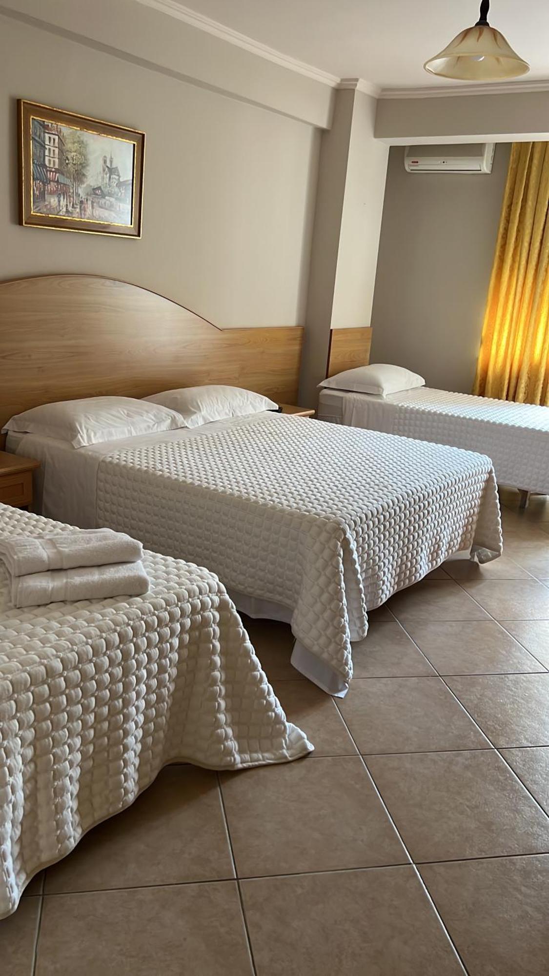 Lyden Hotel Golem  Ngoại thất bức ảnh
