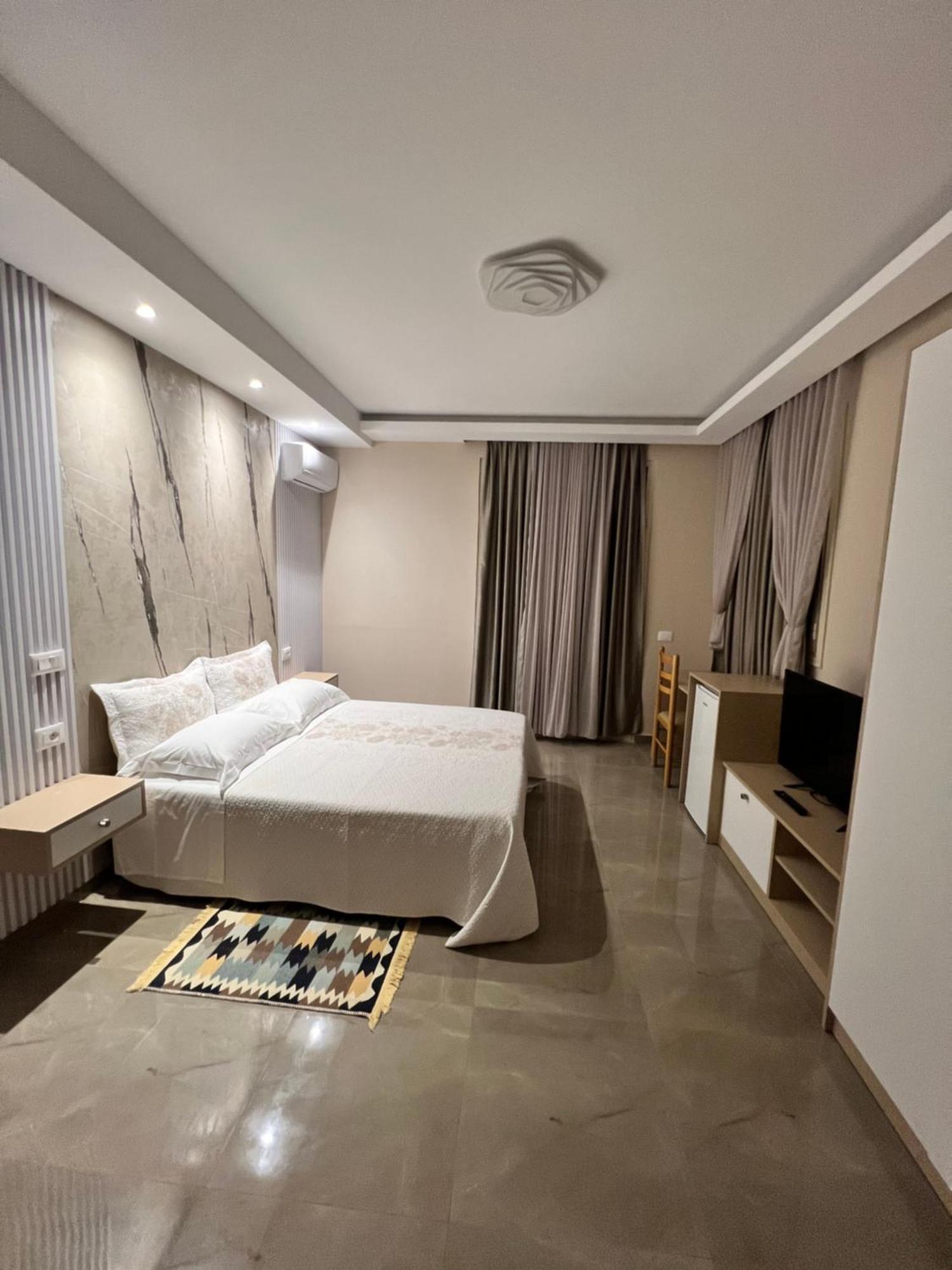 Lyden Hotel Golem  Ngoại thất bức ảnh